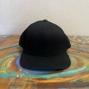 Flexfit – One Ten Flat Bill Snapback Cap Adjustable